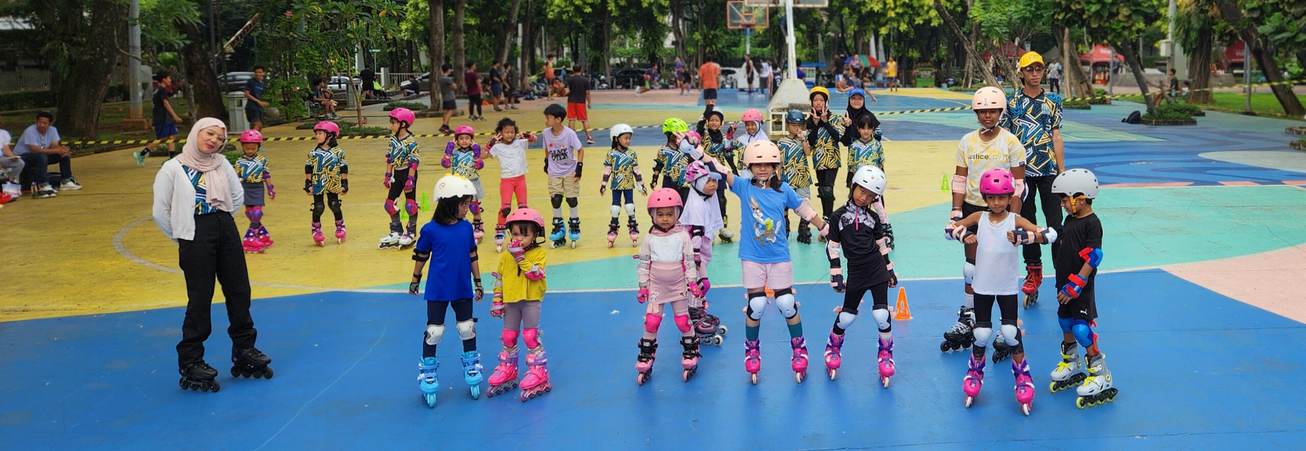 kegiatan feet motion skate dengan inline skate sepatu roda dan roller skates