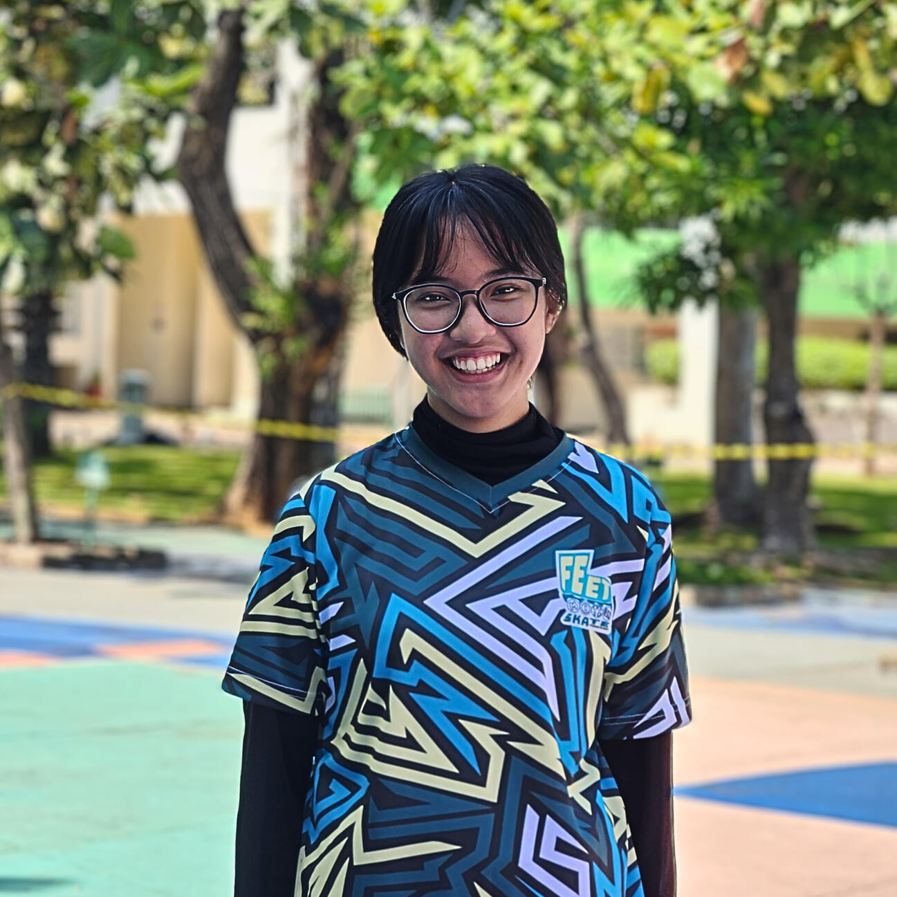 kegiatan anak anak bermain inline skate di taman menteng